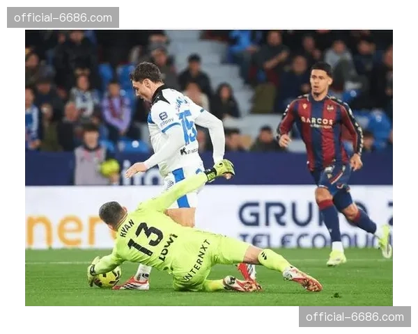 莱万特主场进攻火力全开：卡洛斯·埃斯皮梅开二度的跑位选择与射门技术分析